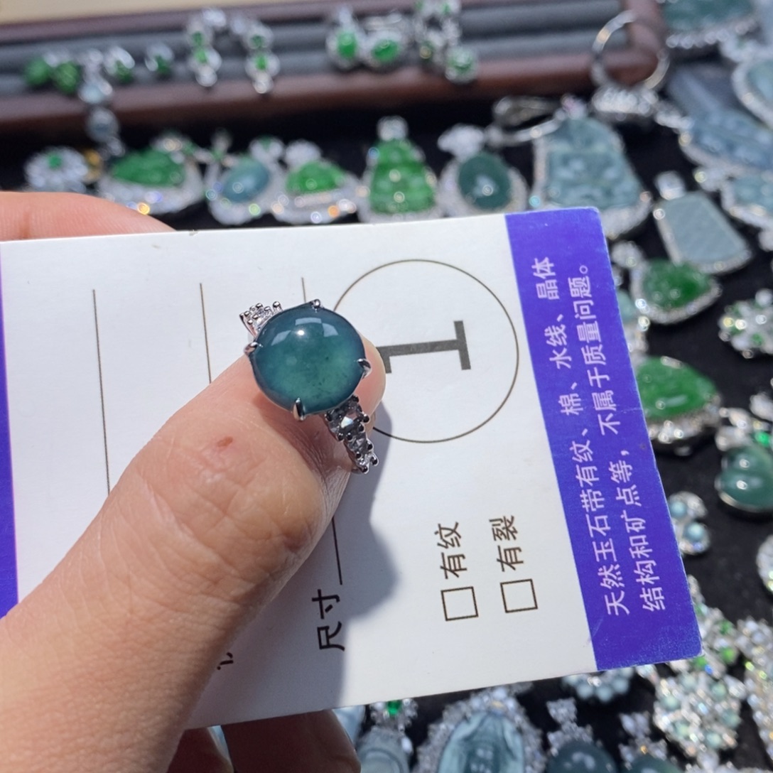 咸***蛋翡翠未镶嵌颈饰翡翠