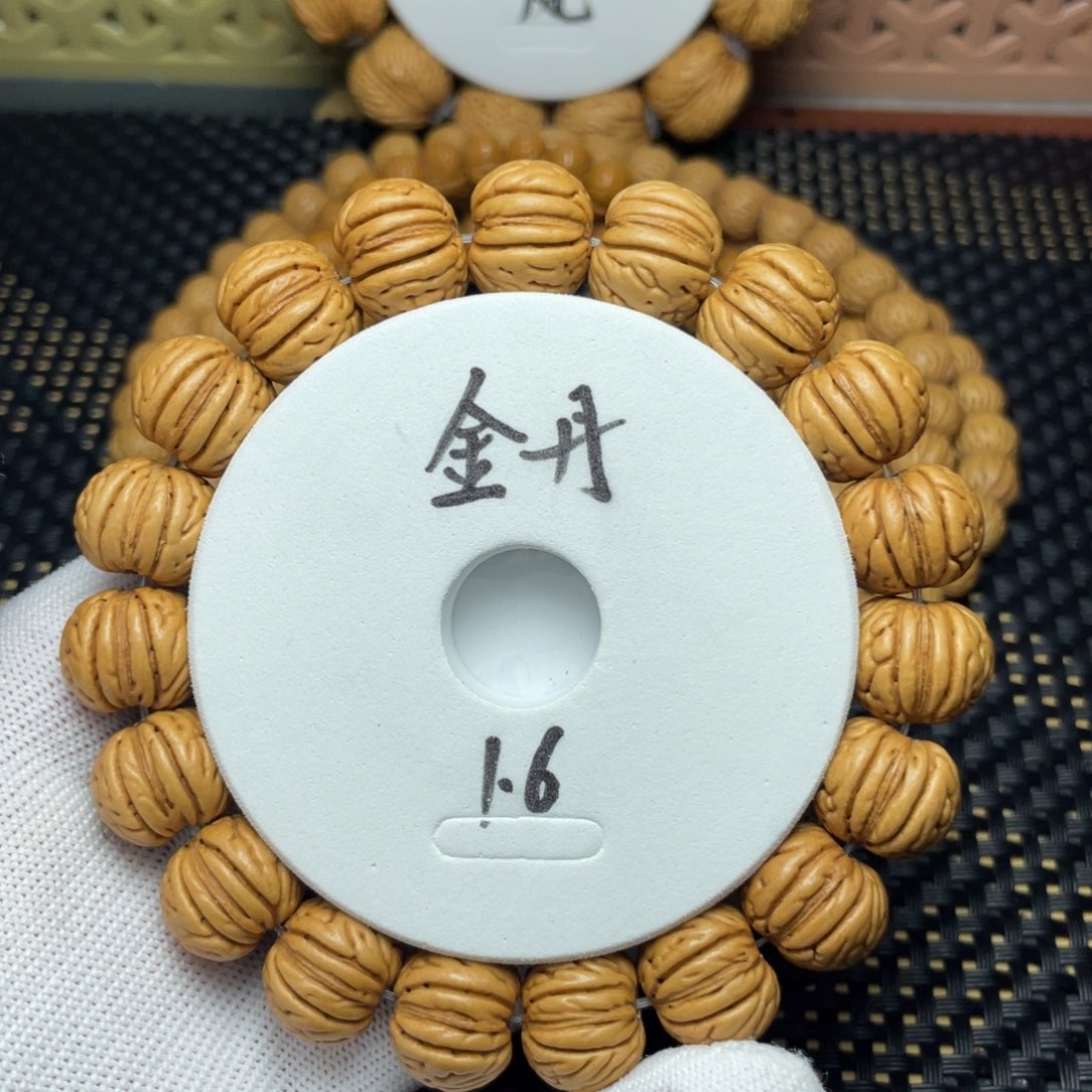 开***宫大叶紫檀（黑酸枝木类）金丹桃核，皮质好，密度大