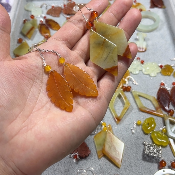 蛇纹石玉合金吊坠