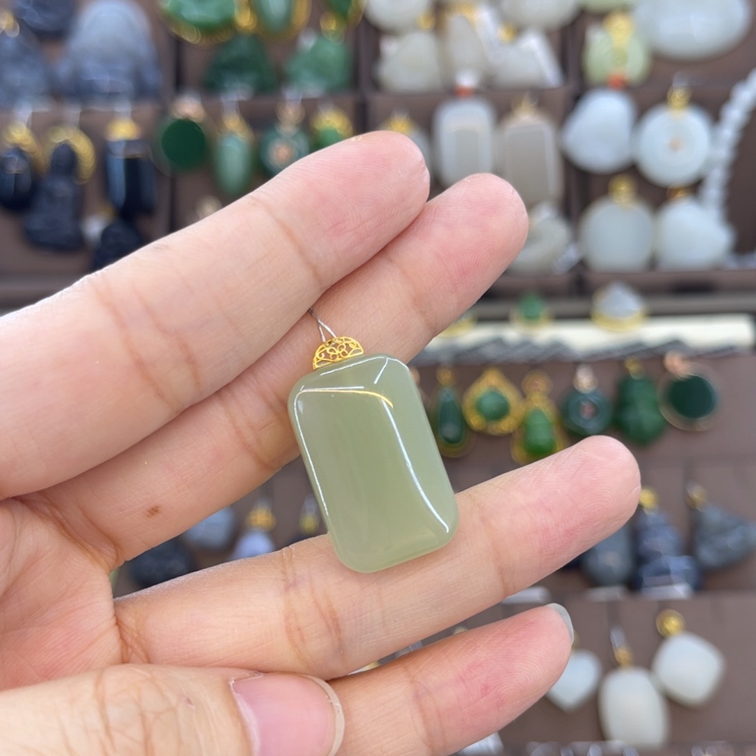 和田玉18K金镶嵌吊坠(赠链)女*花