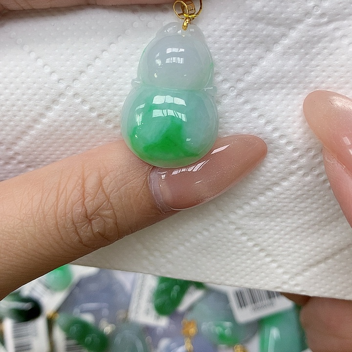 颈饰18K金镶嵌翡翠