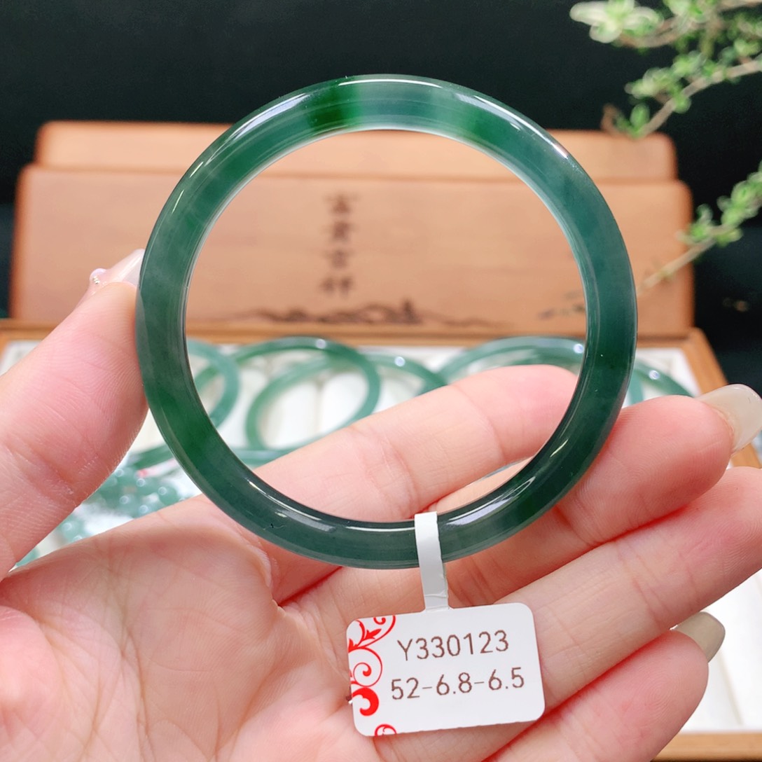 翡翠手镯未镶嵌天然