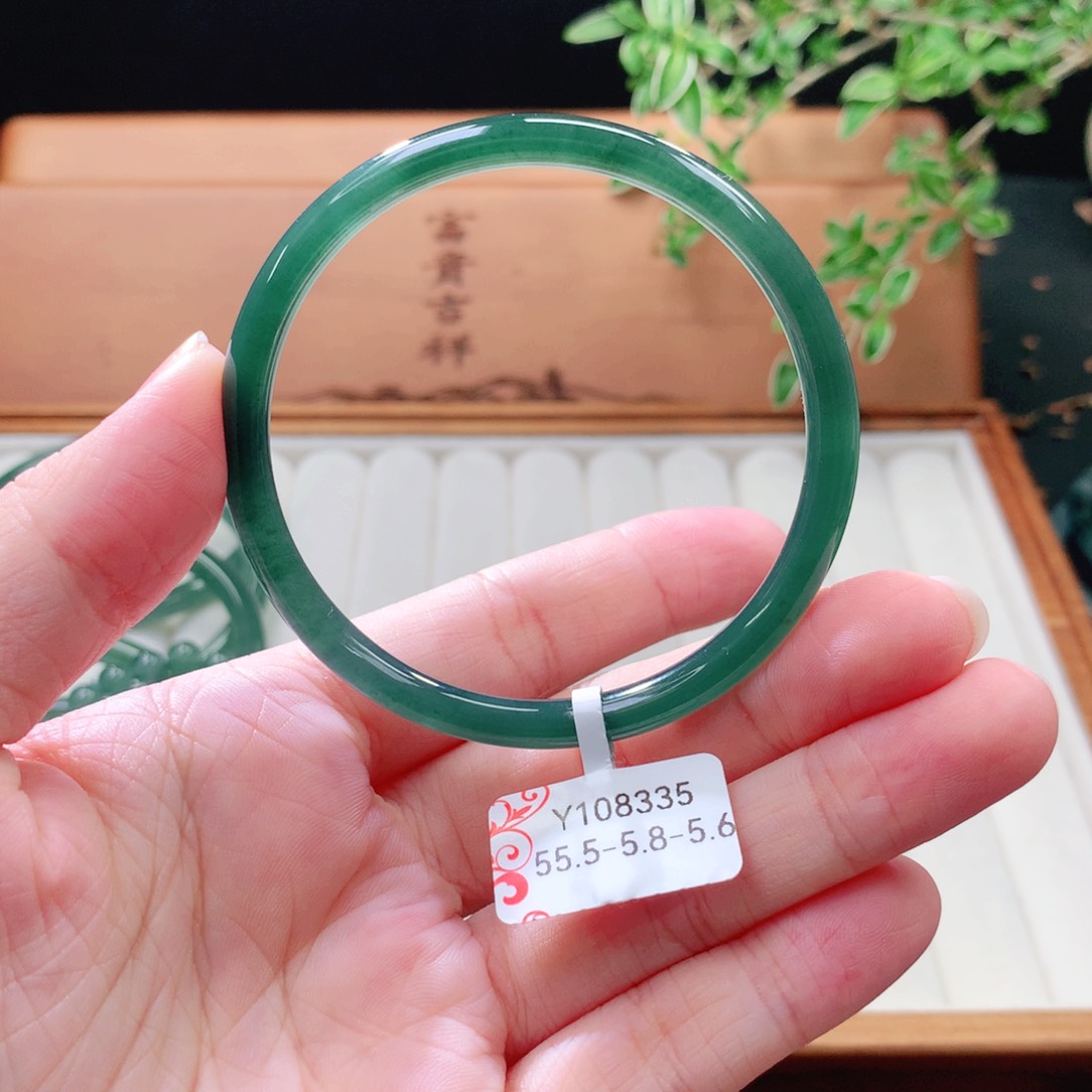 未镶嵌手镯（圆镯）翡翠