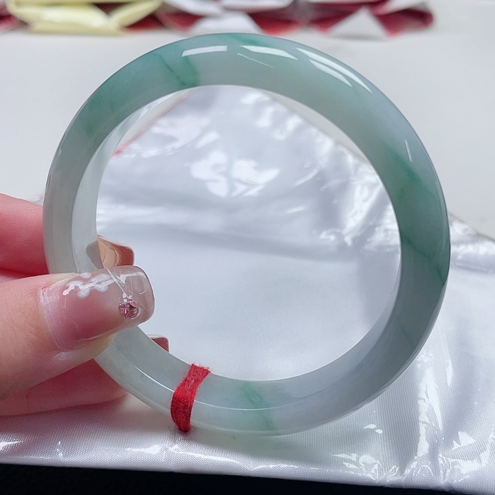 翡翠手镯未镶嵌缅甸