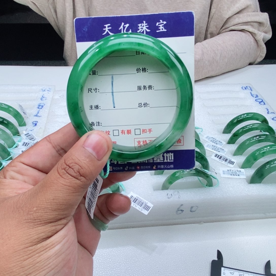 未镶嵌手镯石英质玉57+