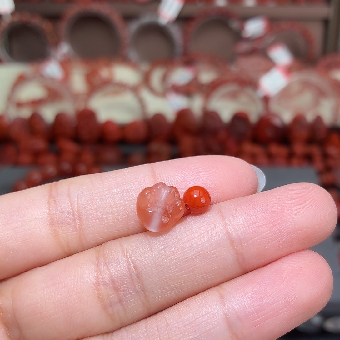 D***U南红玛瑙未镶嵌颈饰2个