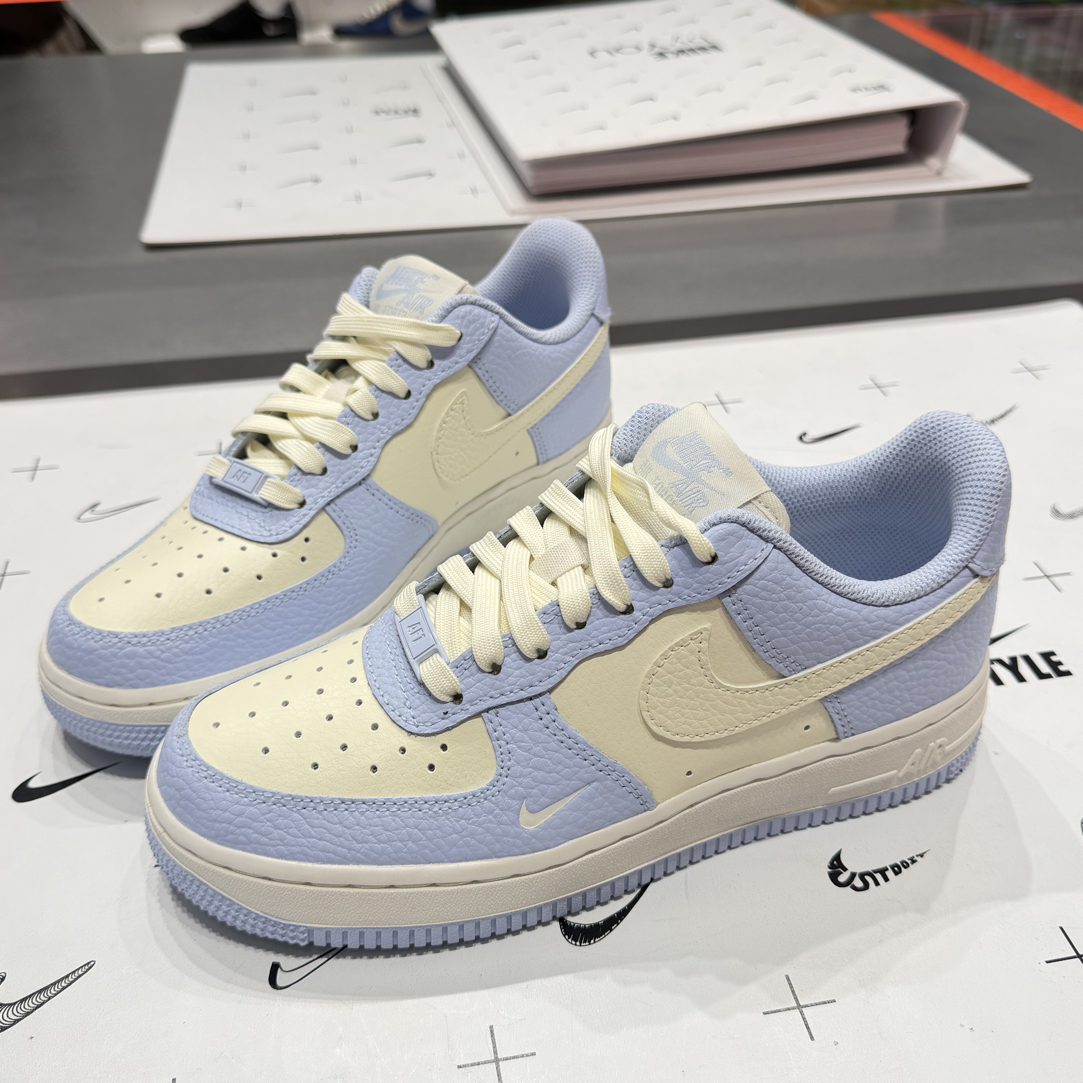 NIKE女子AIR FORCE1空军一号冰雪奇缘板鞋IV3222-400