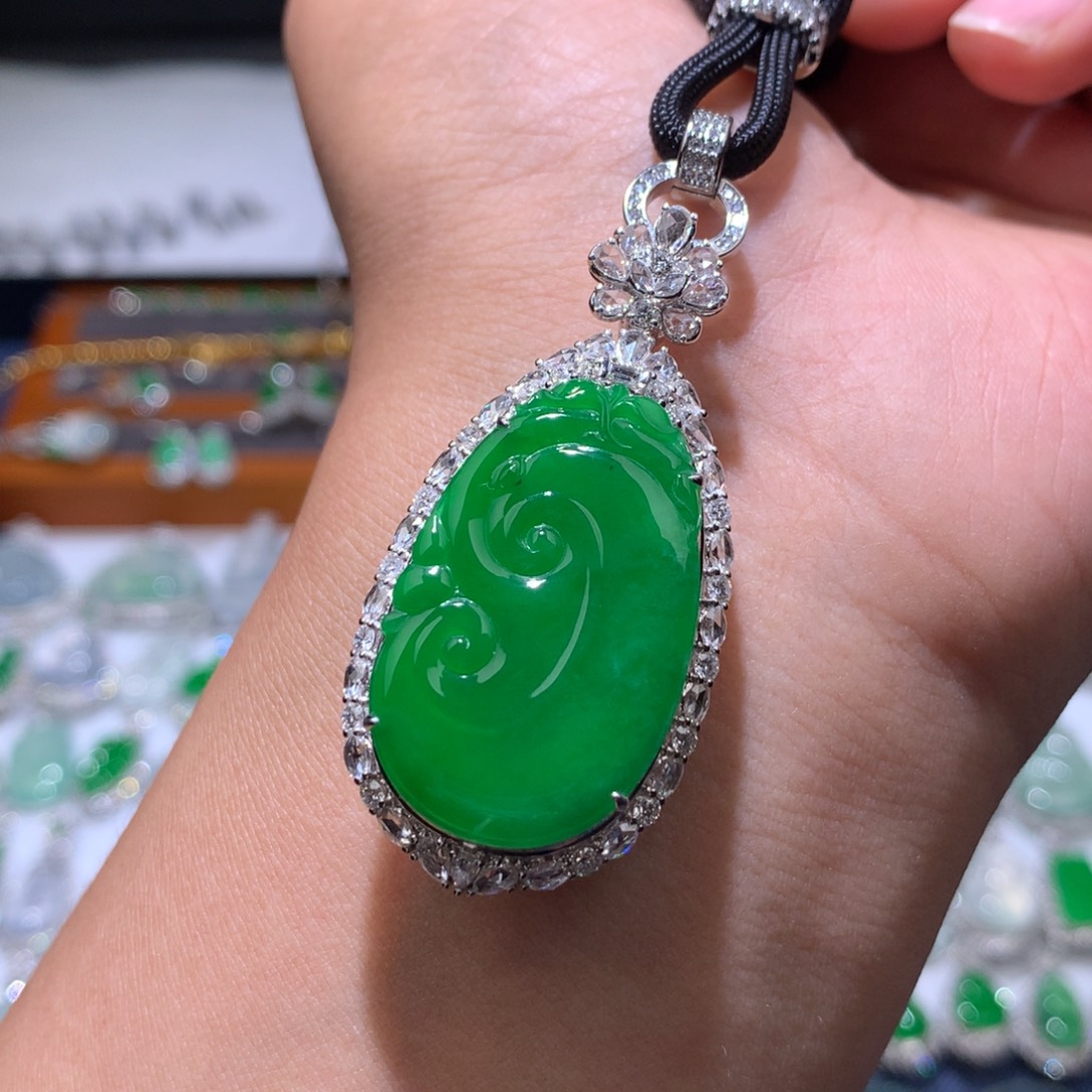 冰***芦翡翠18K金镶嵌吊坠(不含链)缅甸A货翡翠如意尾款1