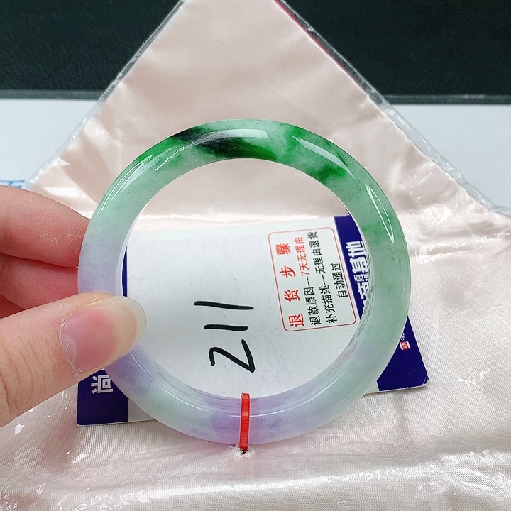 翡翠手镯未镶嵌翡翠