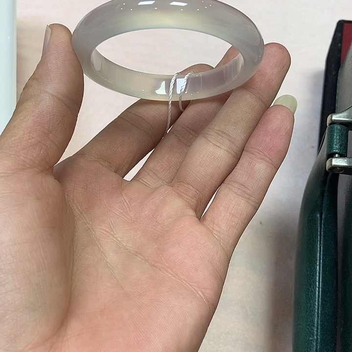 玛瑙/玉髓手镯未镶嵌?****712