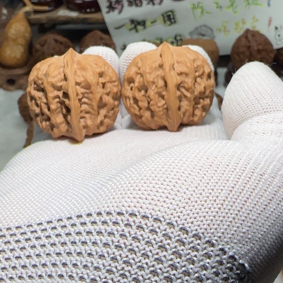 文玩核桃吊坠野狼