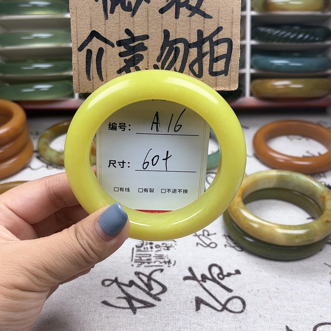 蛇纹石玉手镯未镶嵌行***闲