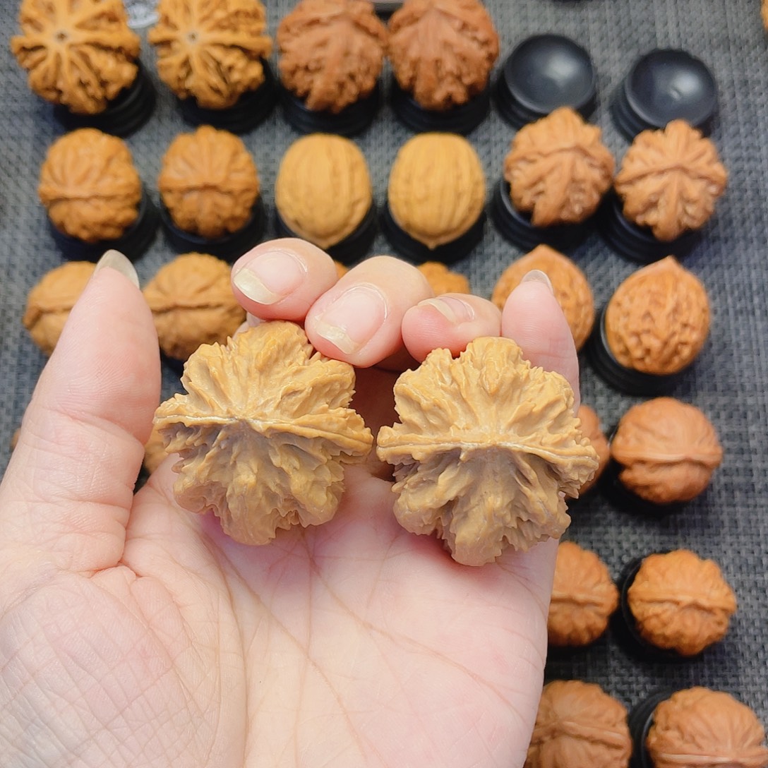 ****a文玩核桃把件秦岭灯笼