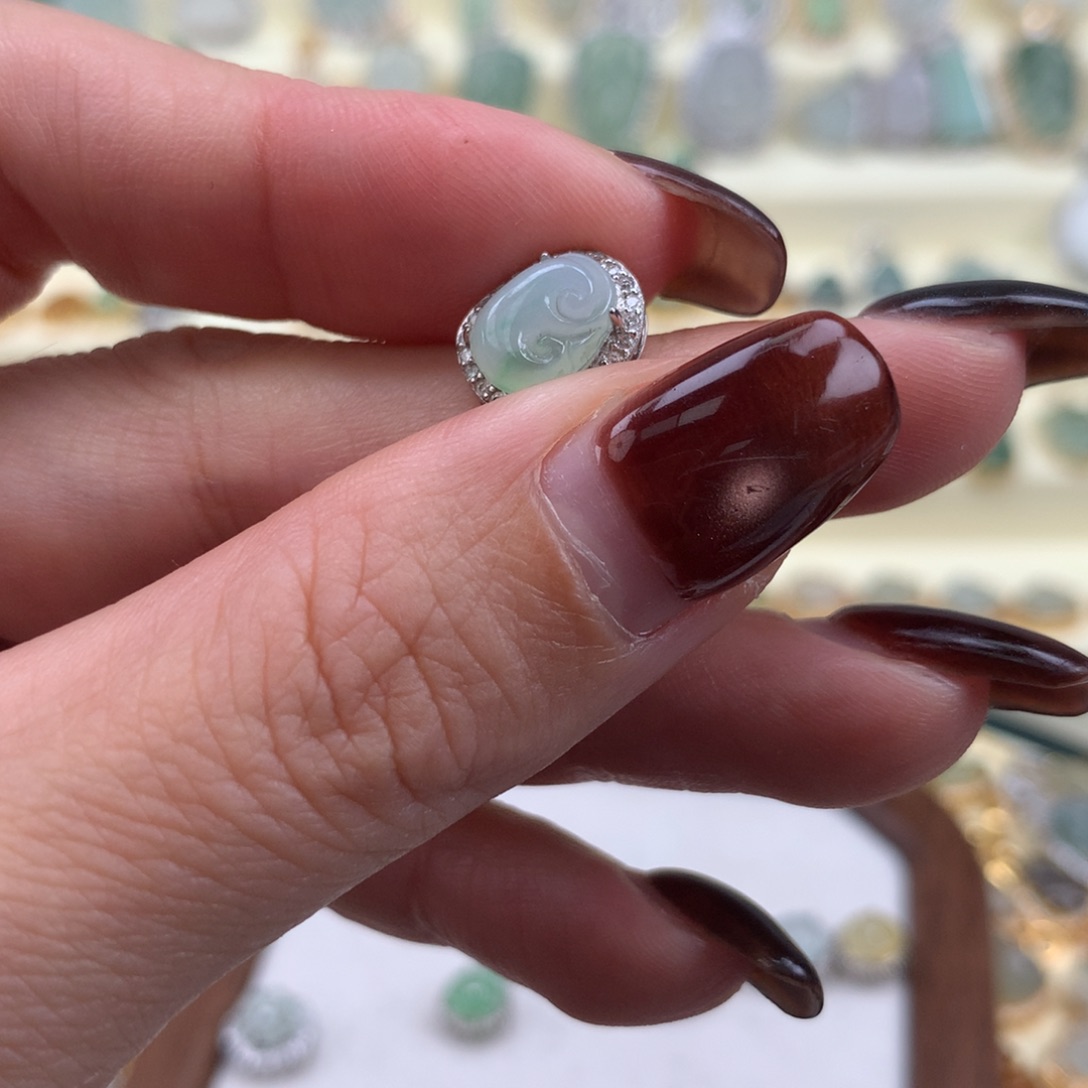 圆***嘟翡翠银S925镶嵌颈饰