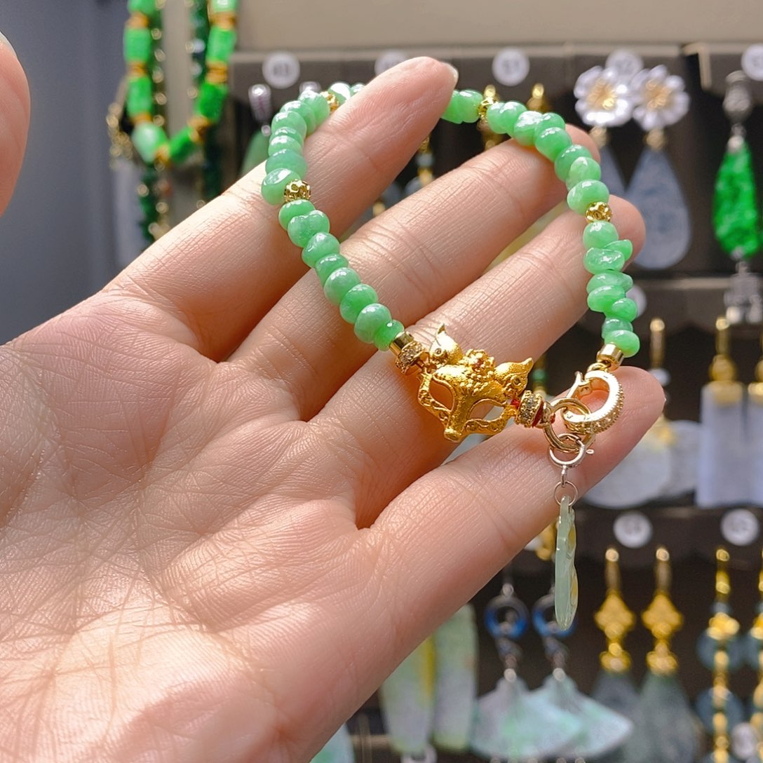 未镶嵌翡翠耳饰翡翠