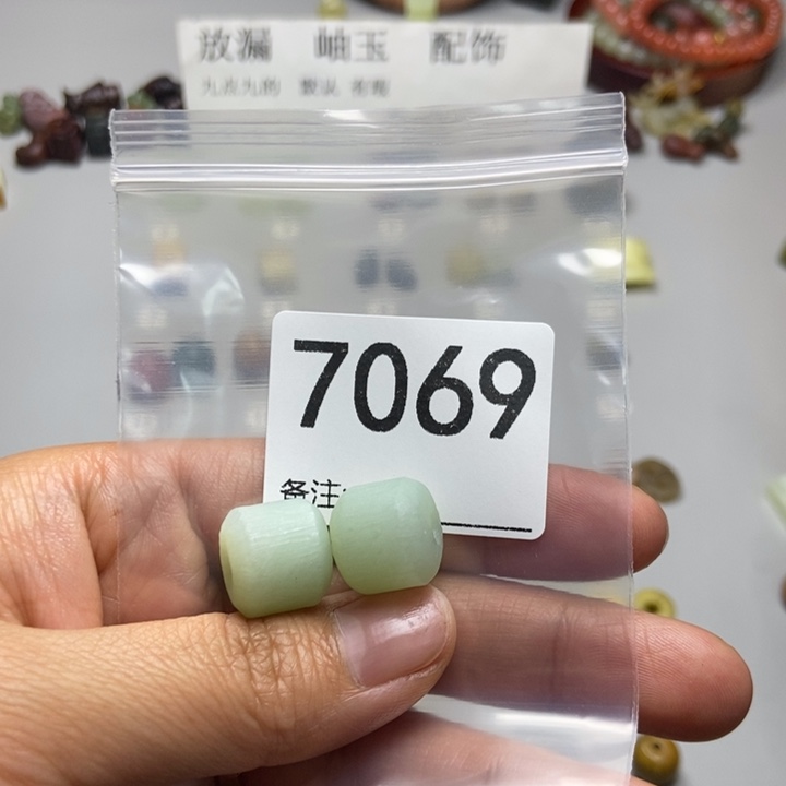 浅***然蛇纹石玉未镶嵌项链