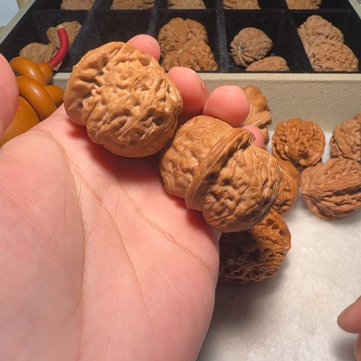 文玩核桃把件难过