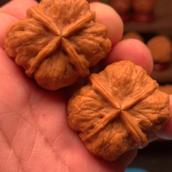 文玩核桃吊坠四棱