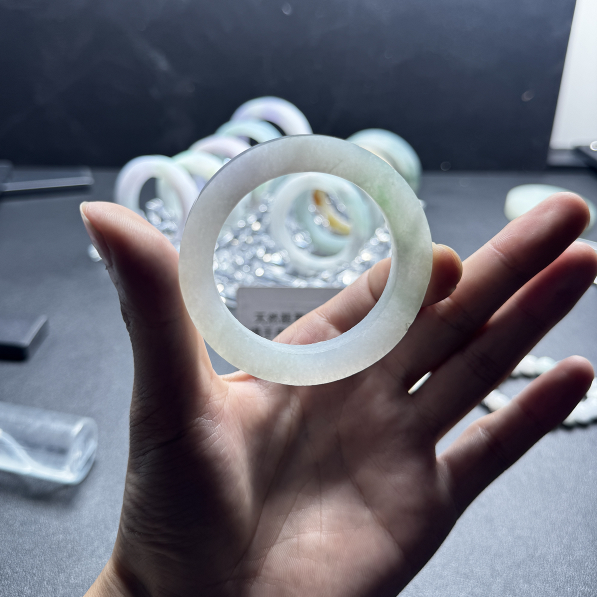 定制翡翠手镯糯冰种50-53