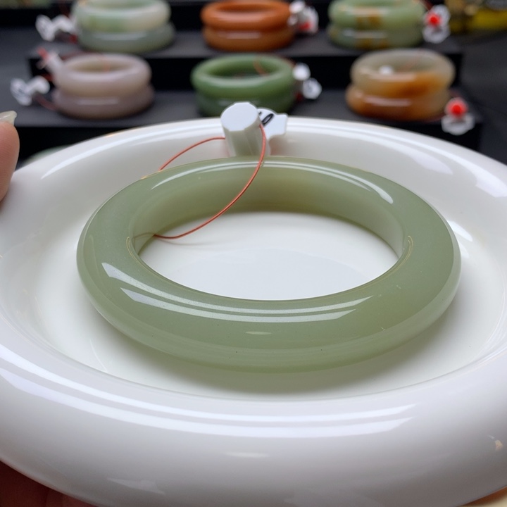 未镶嵌手镯石英质玉