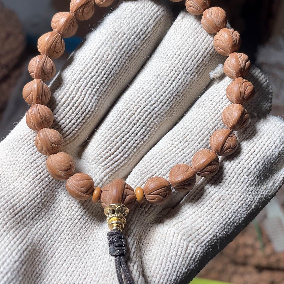 桃核手串浅纹小金豆手串手持