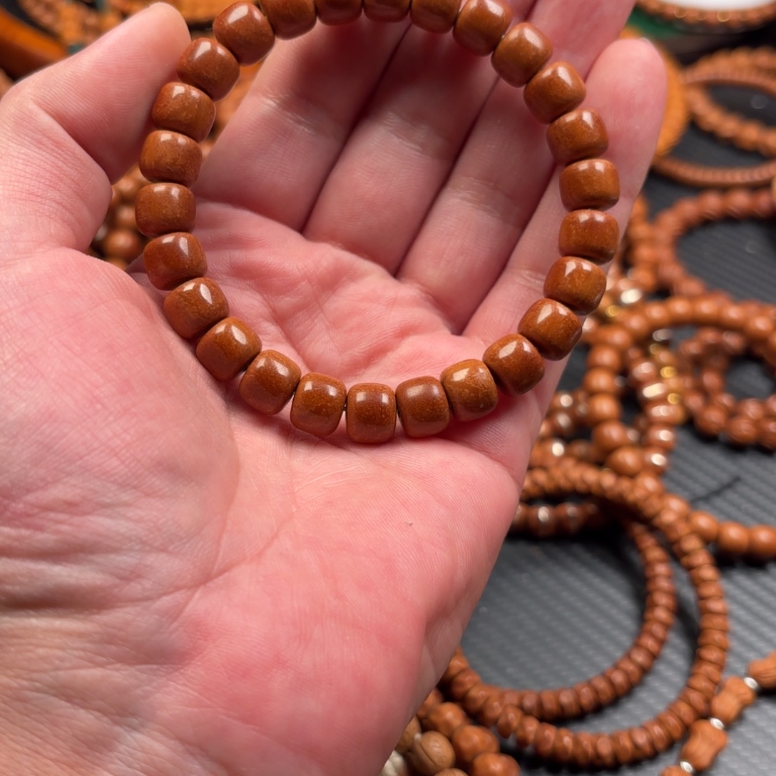 G***c吊坠桃核一物一图