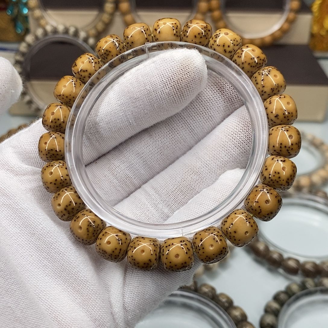 星月菩提手串9×10一物一图原生态同枝绿包白大眼睛