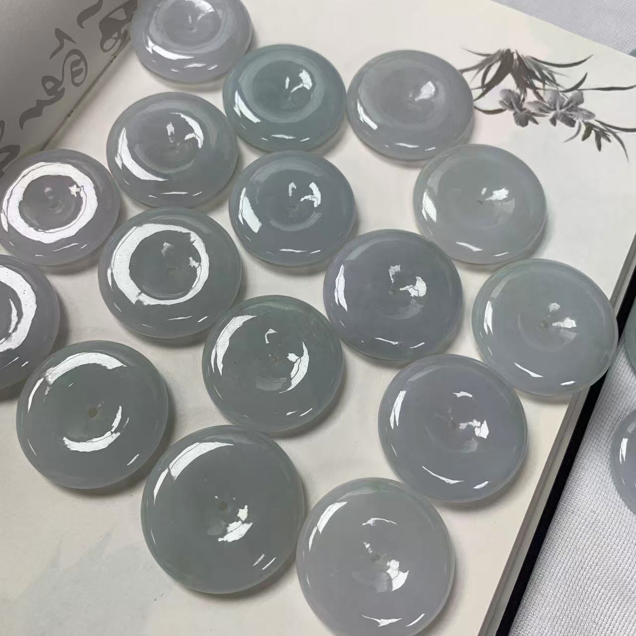 缅甸天然A货翡翠浅色冰润白色平安无事玉坠-多样性发其一