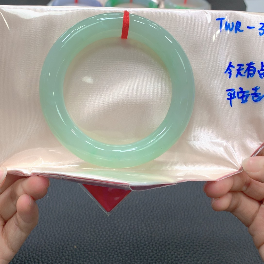 翡翠未镶嵌手镯翡翠