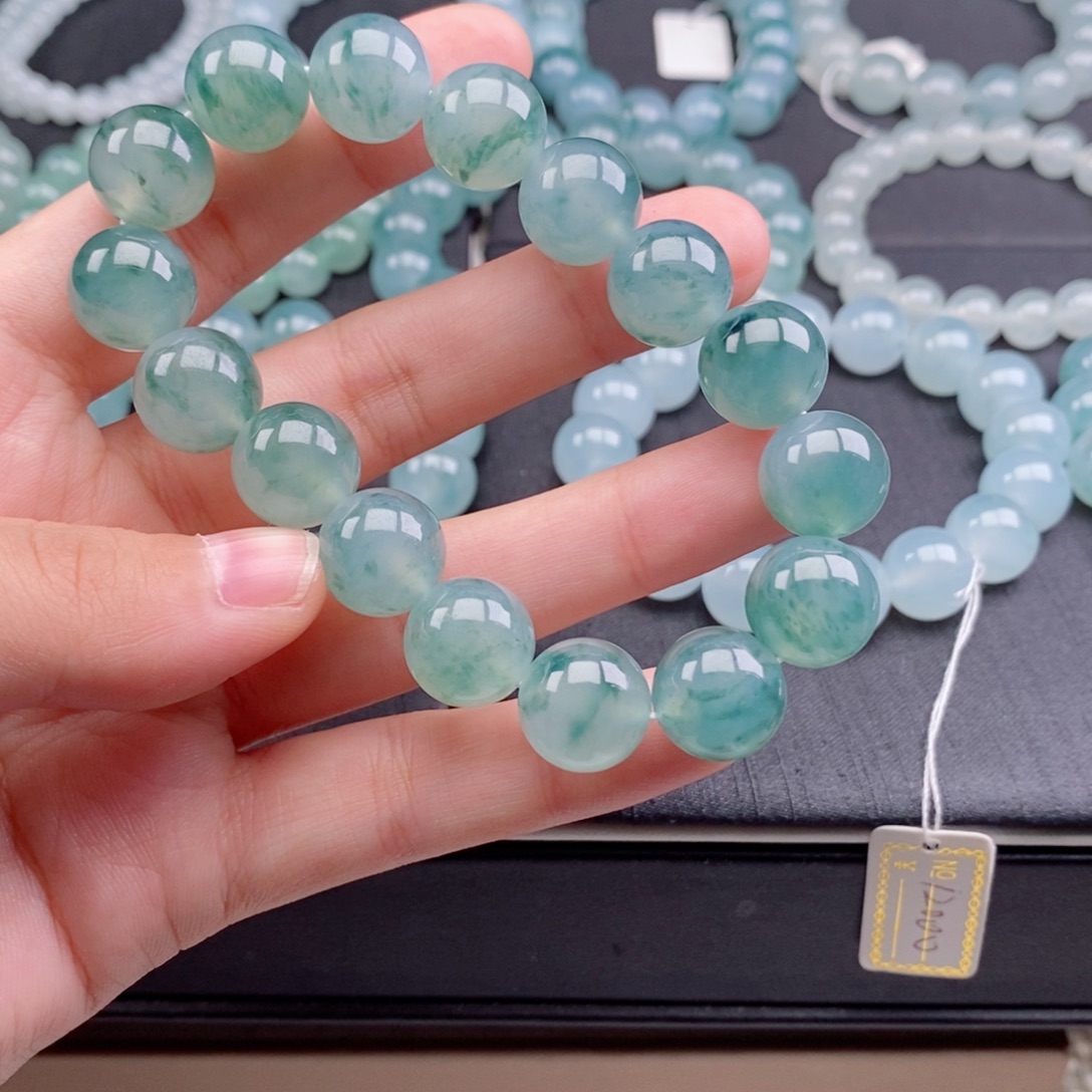 和***下翡翠未镶嵌手串珠宝