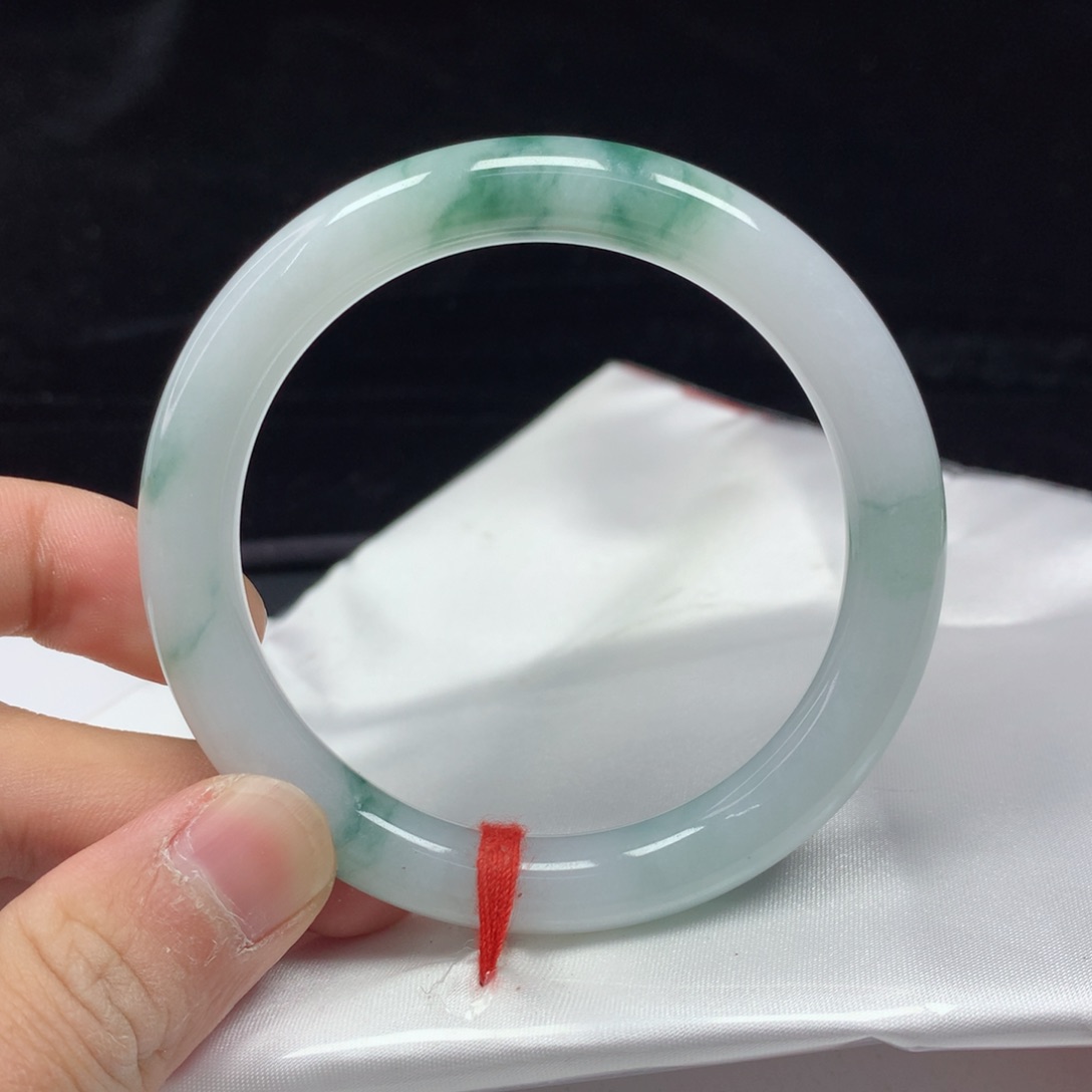 翡翠手镯（圆镯）未镶嵌56.3