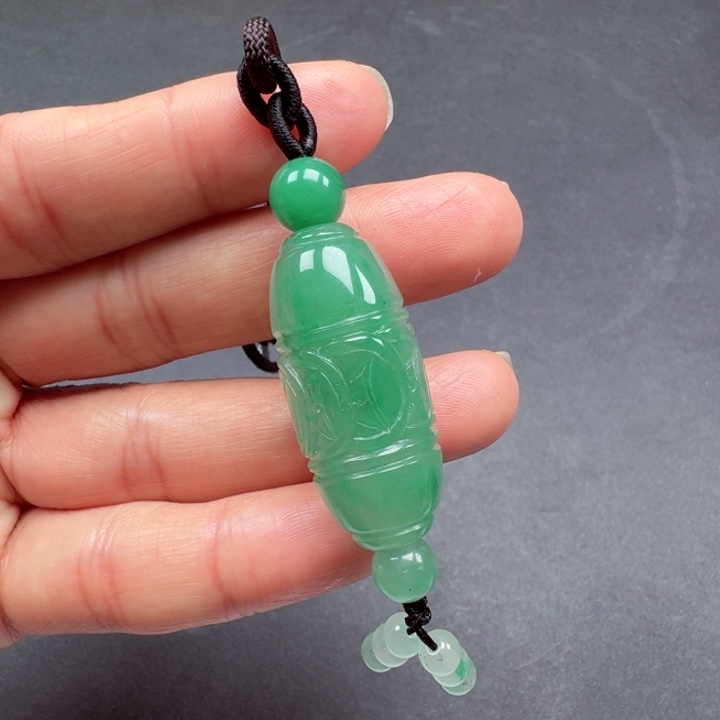 颈饰未镶嵌石英质玉