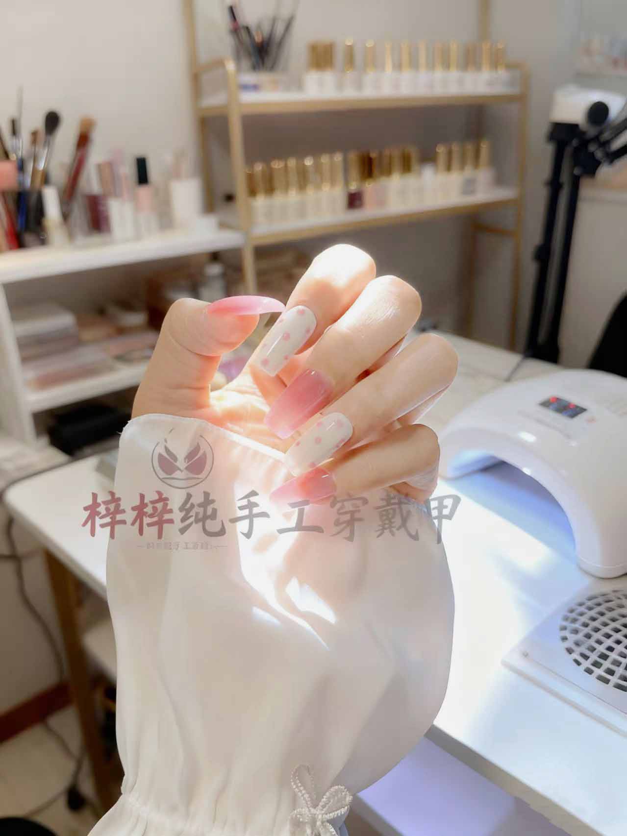  zǐ穿戴甲新娘贴片拍结婚纱照高级感2025新年款中长裸红白色秋冬