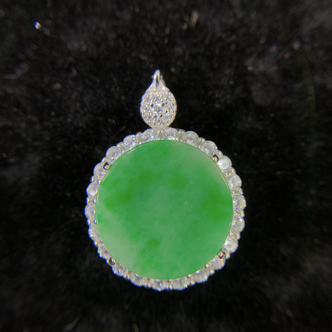 天然缅料翡翠辣阳绿色圆形无事牌吊坠