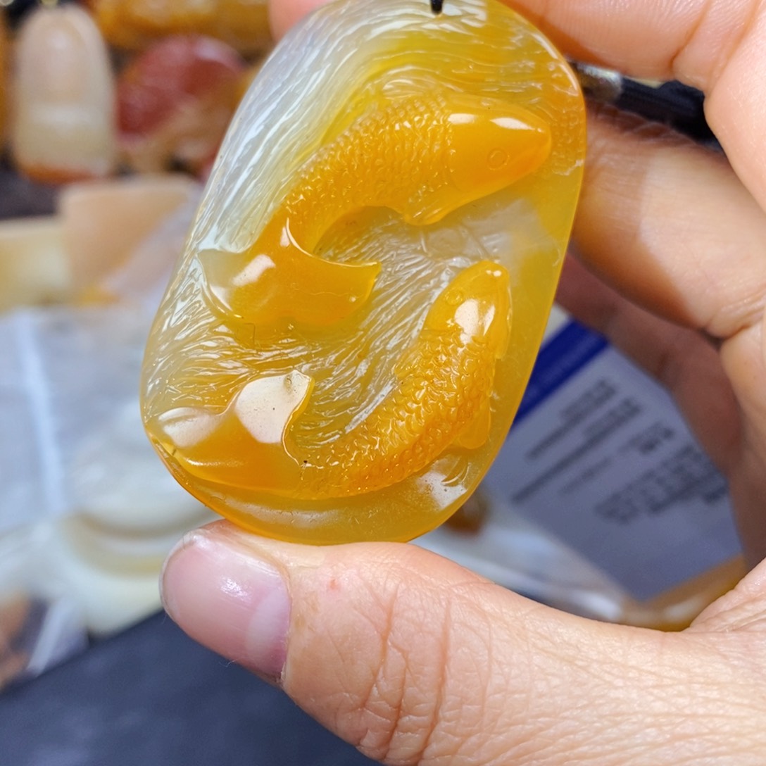 石英质玉（黄龙玉）颈饰未镶嵌