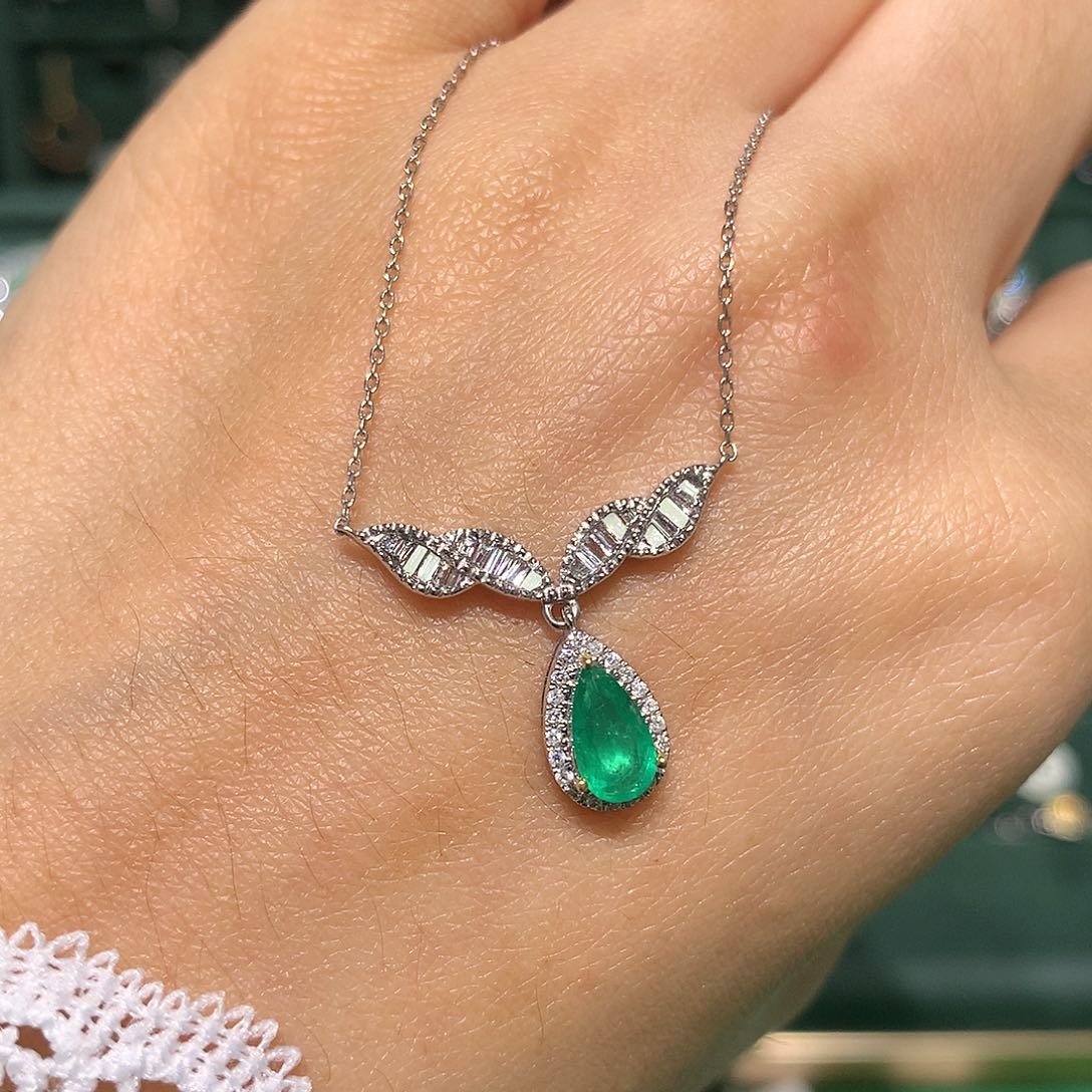 祖母绿颈饰18K金镶嵌Y*生