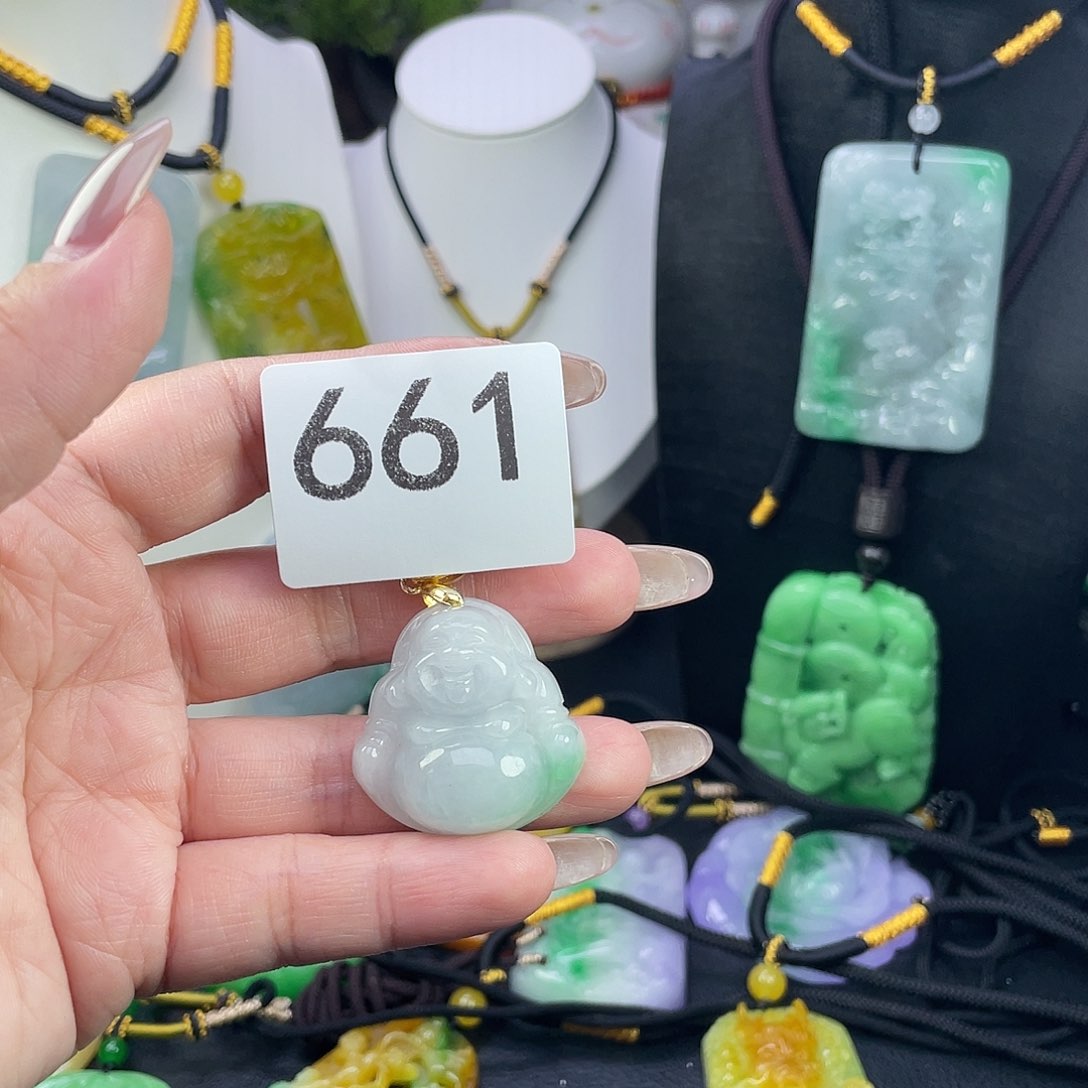 翡翠未镶嵌吊坠(赠链)