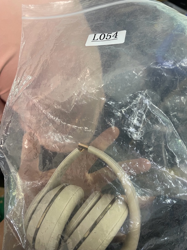 95新  捡漏beats solo3头戴式蓝牙耳机没包装丝绸金色L054