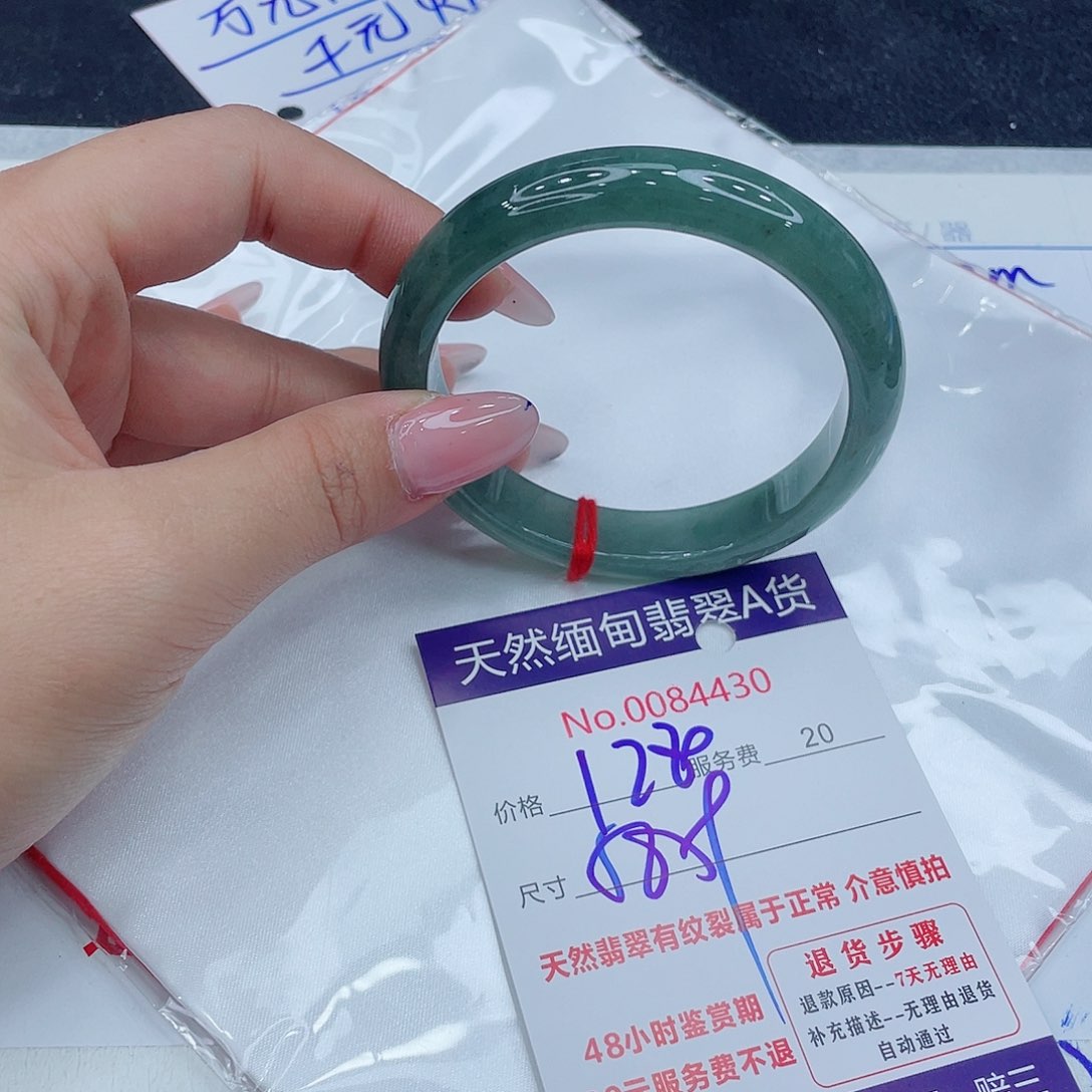 翡翠手镯未镶嵌55666888888899