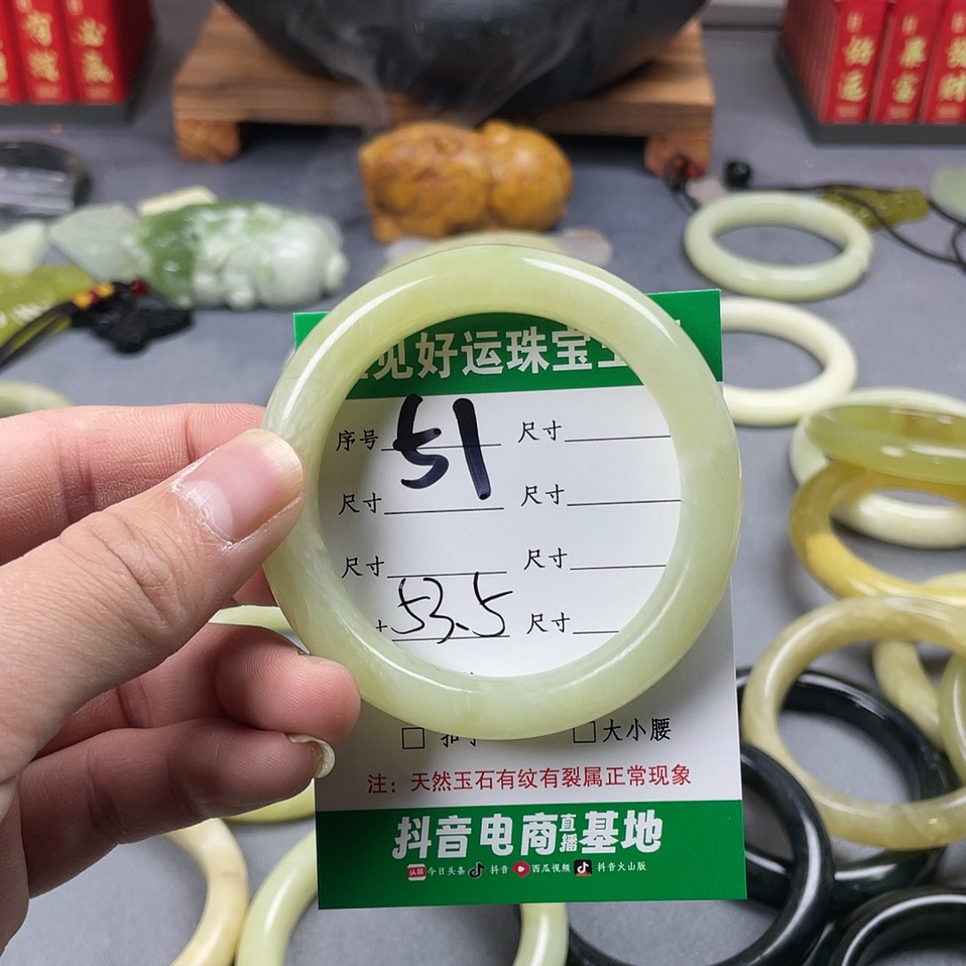 蛇纹石玉手镯未镶嵌