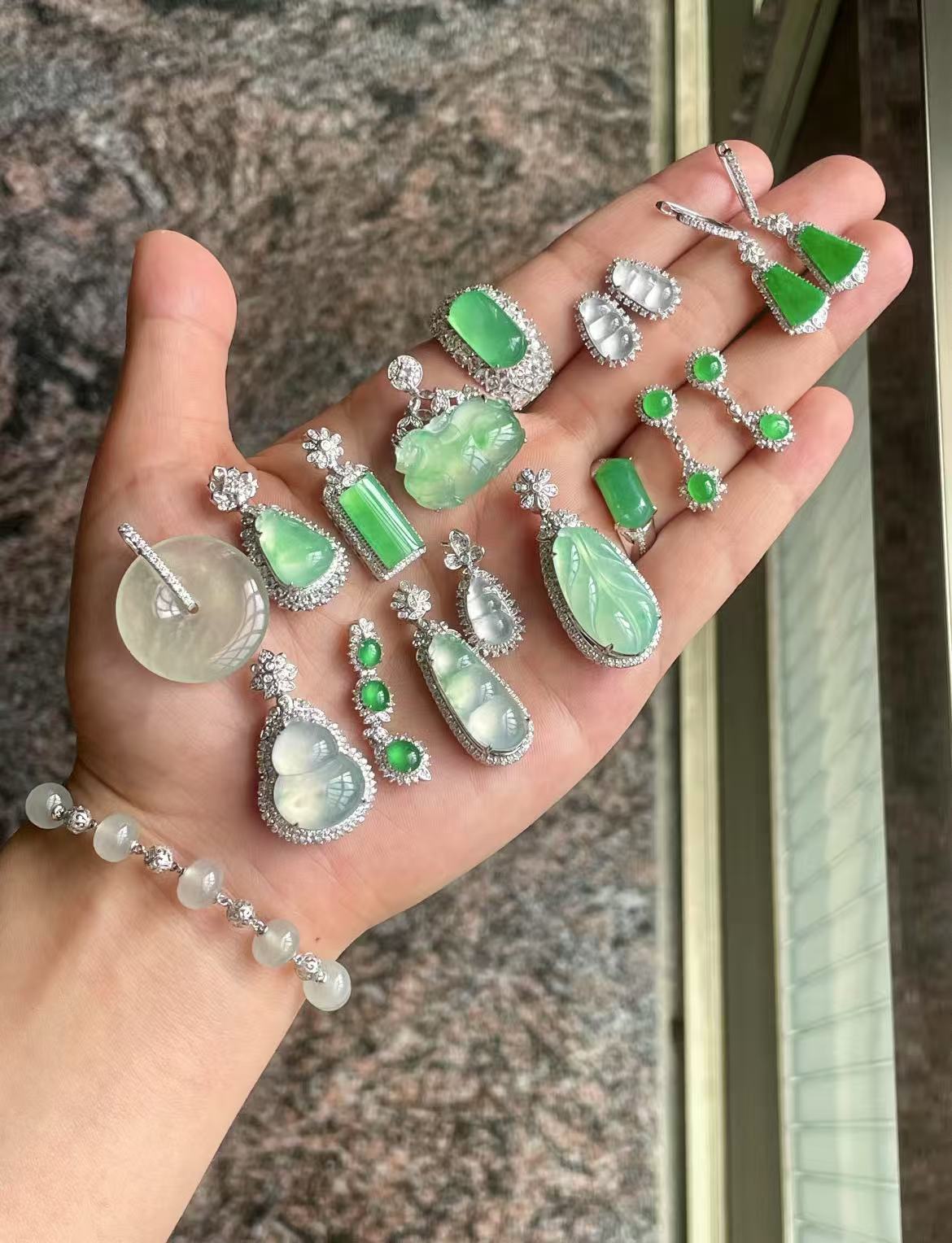 《  精品吊坠一物一拍 多样性发货发一件 》