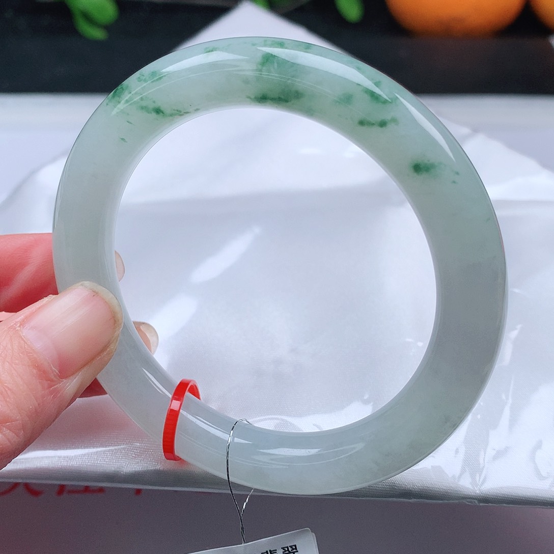 翡翠手镯未镶嵌55圈