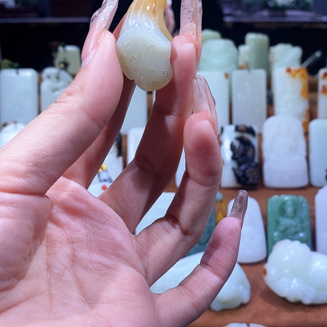 和田玉颈饰未镶嵌