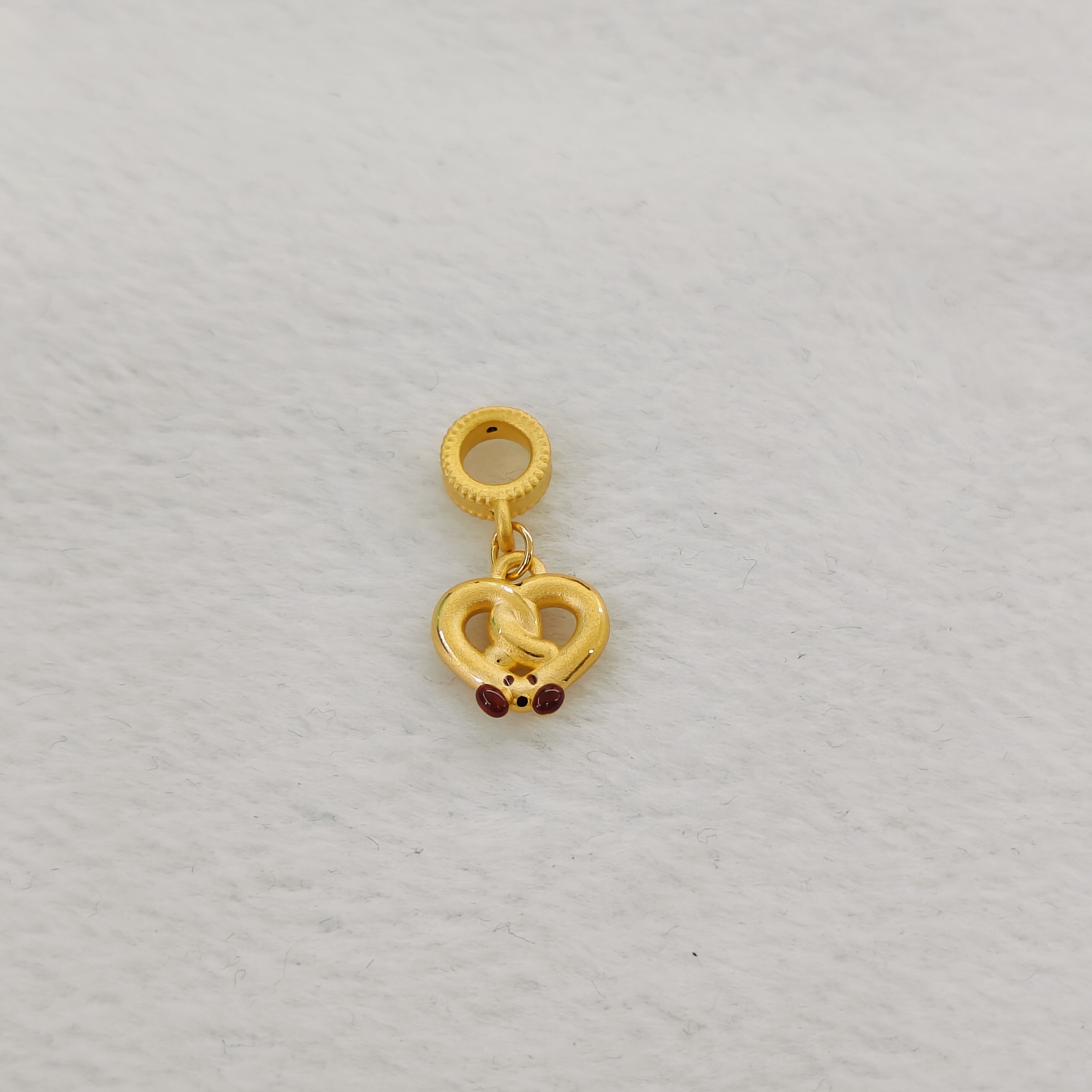 吉金珠宝足金999爱心碱水结烤漆款3D硬金吊坠款手串250609003