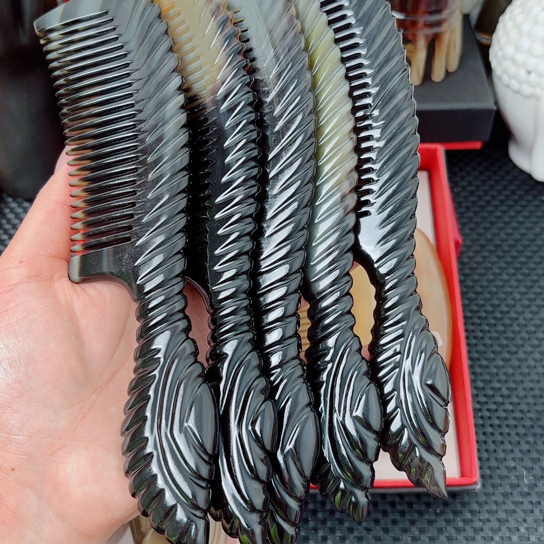 纯手工制作纯牛角梳子