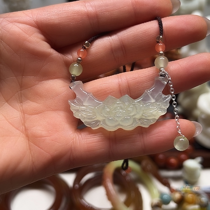 蛇纹石玉吊坠未镶嵌