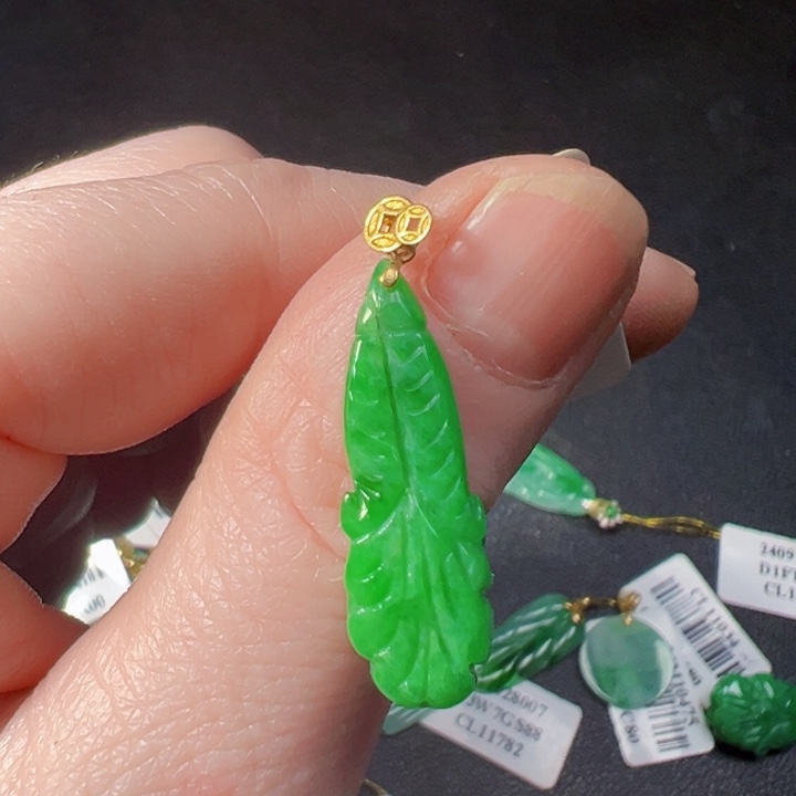 颈饰18K金镶嵌翡翠