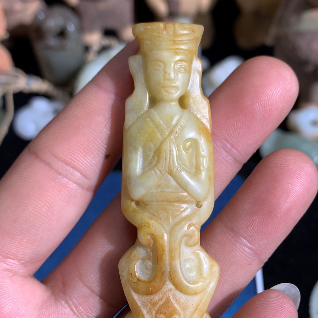 透闪石质玉未镶嵌颈饰