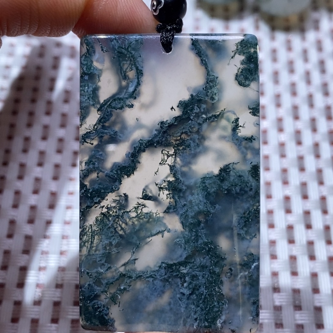 朝***伟玛瑙/玉髓合金颈饰