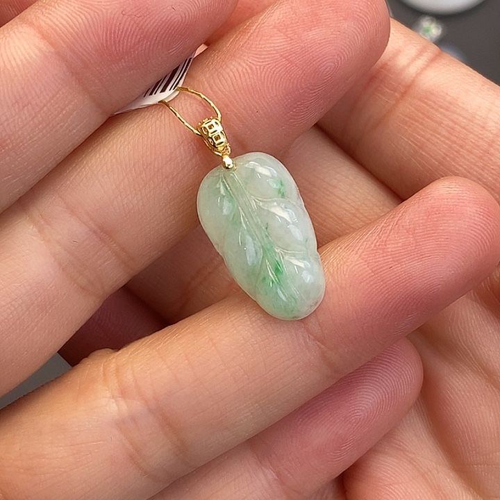 忆****翡翠未镶嵌颈饰翡翠